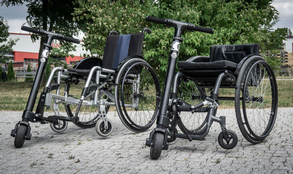 Dwa wózki inwalidzkie z napędami street warrior